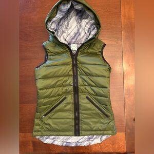 Brand-new Burton vest. Tags removed but never worn.